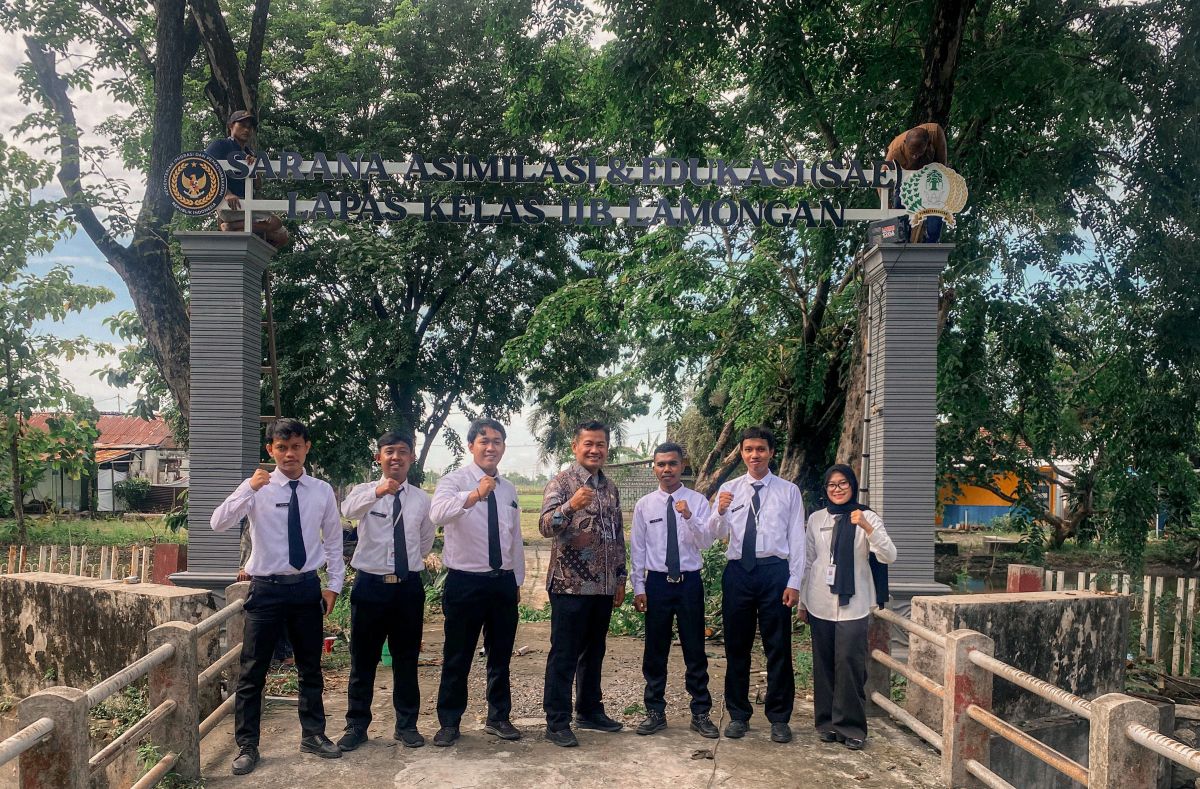 Pemasangan Papan Nama SAE Lapas IIB Lamongan.