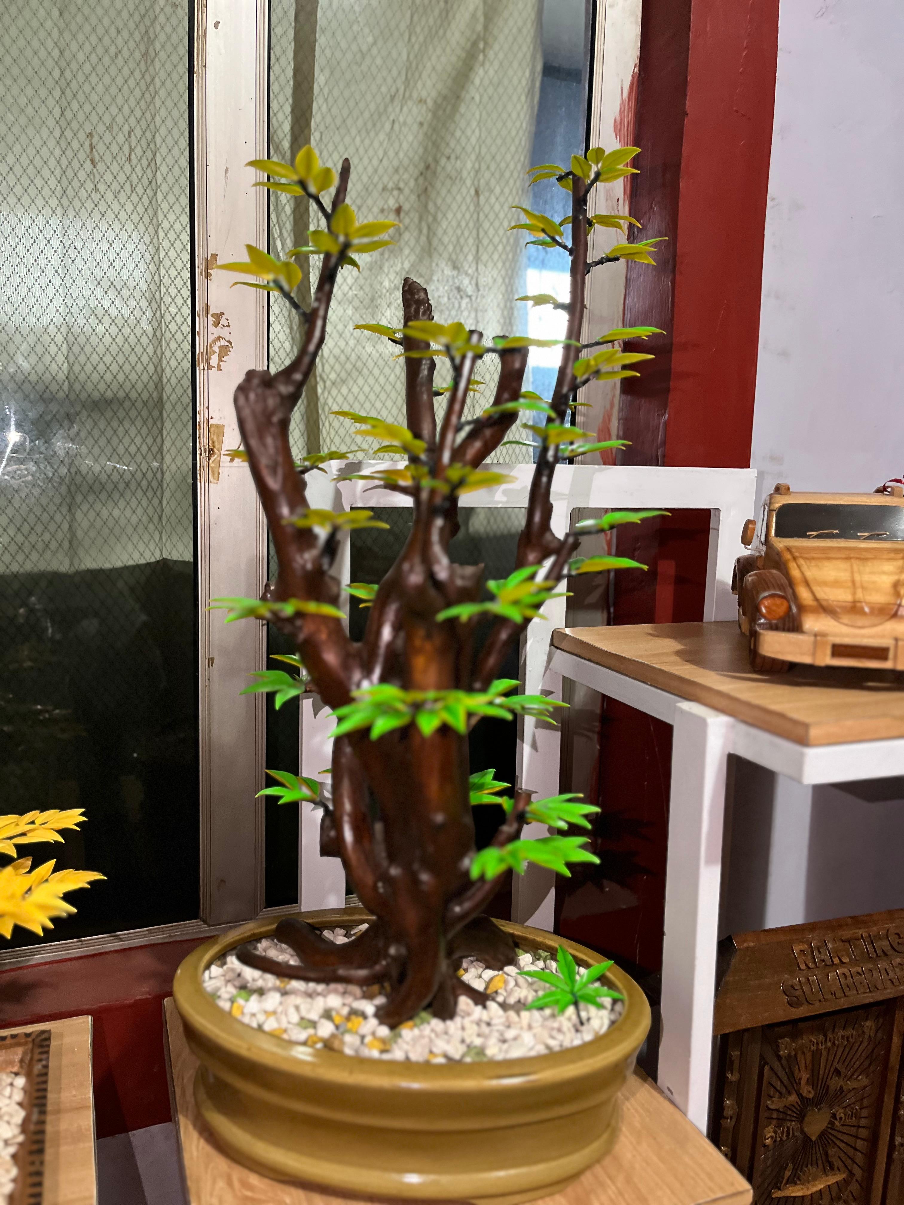 Bonsai Artifisial Model Klasik Tegak