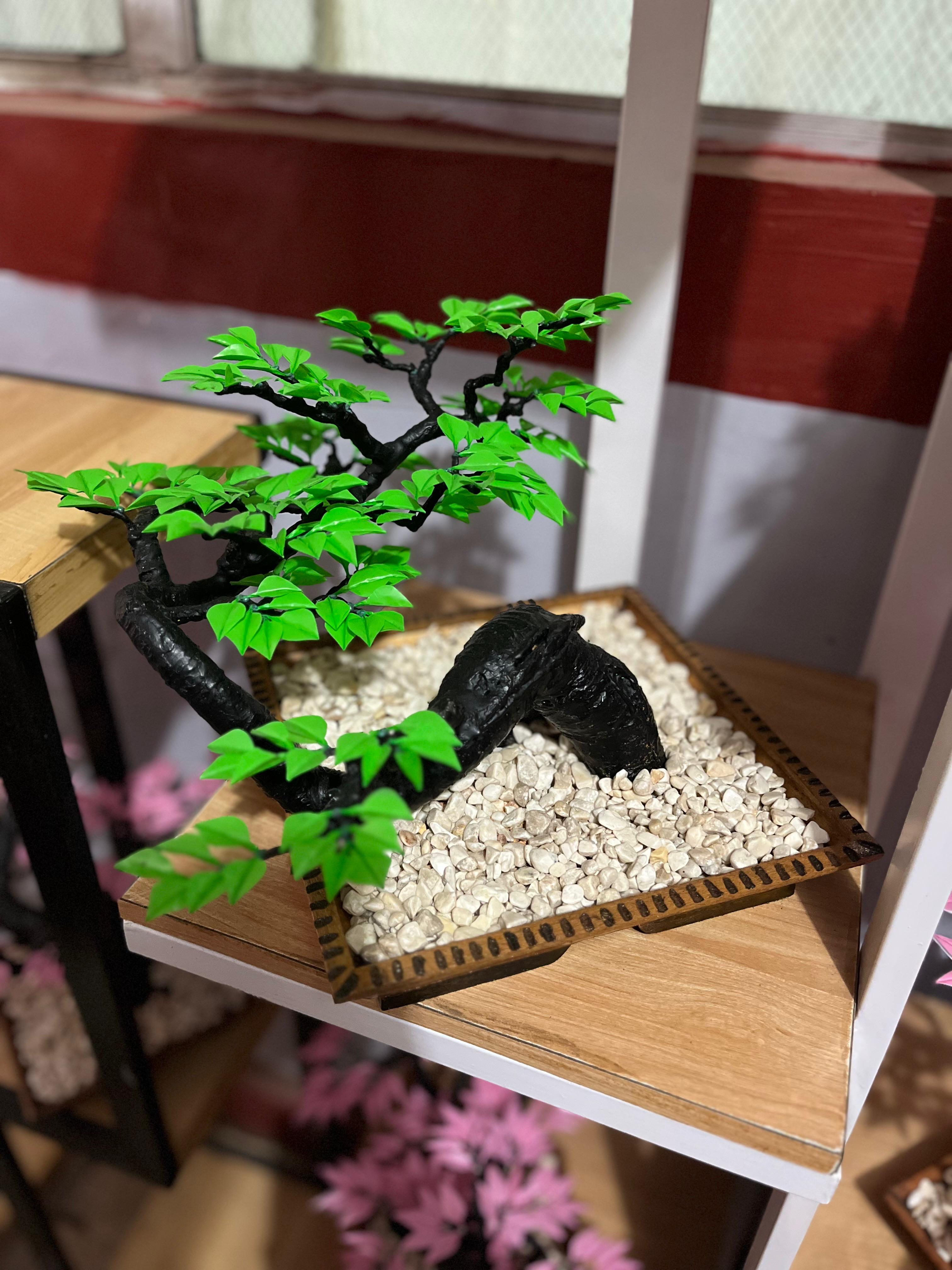 Bonsai Artifisial Model Klasik Tegak
